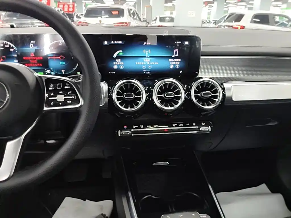 Mercedes-Benz EQB — фото 13