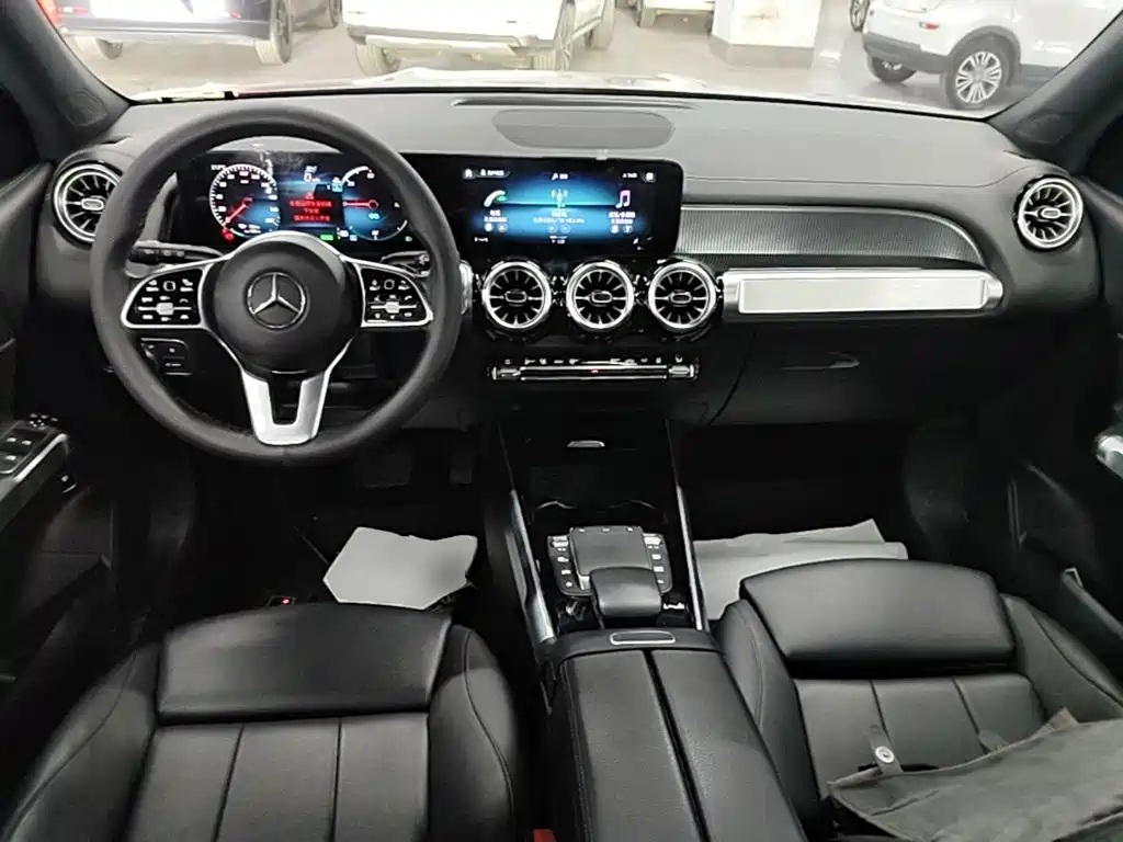 Mercedes-Benz EQB — фото 10