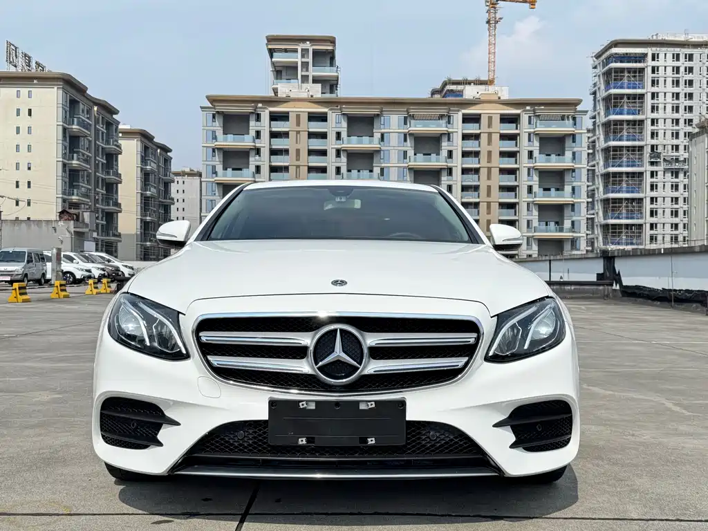 Mercedes-Benz E-Class — фото 2