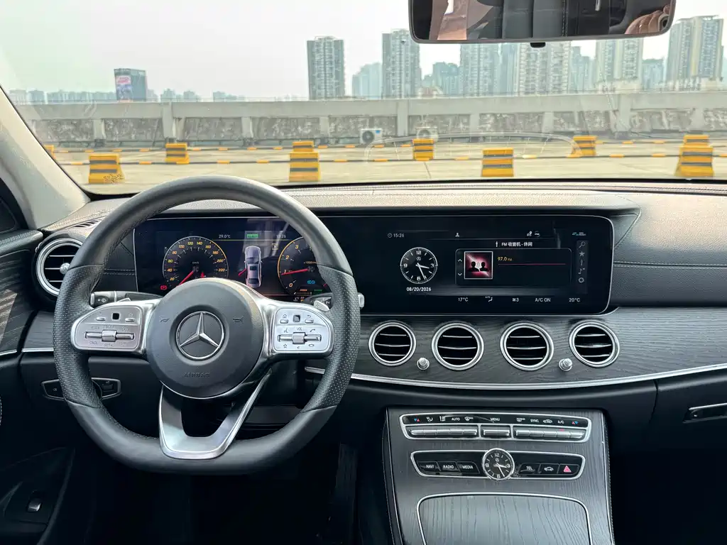 Mercedes-Benz E-Class — фото 11