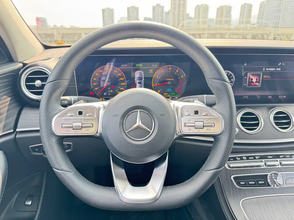 Mercedes-Benz E-Class — фото 13
