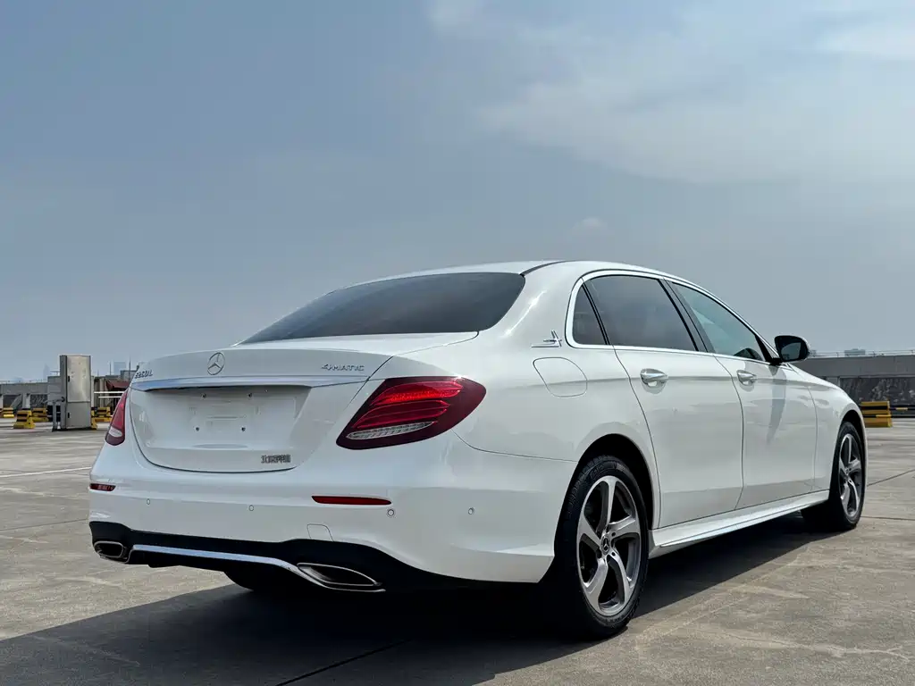 Mercedes-Benz E-Class — фото 17