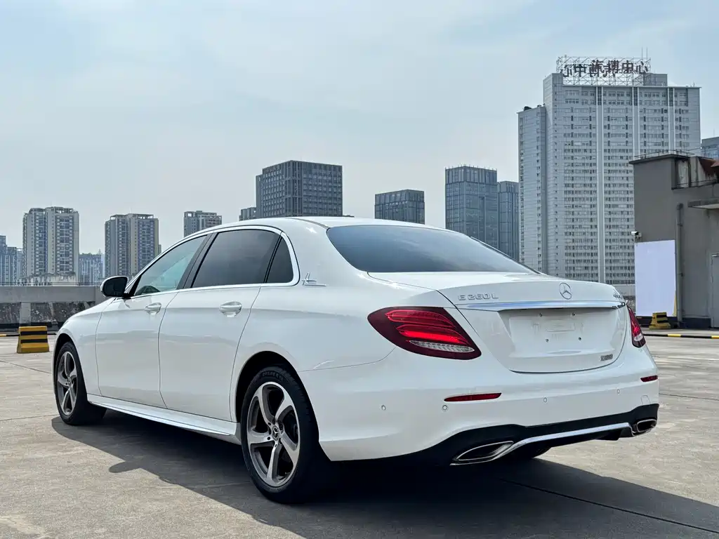 Mercedes-Benz E-Class — фото 18