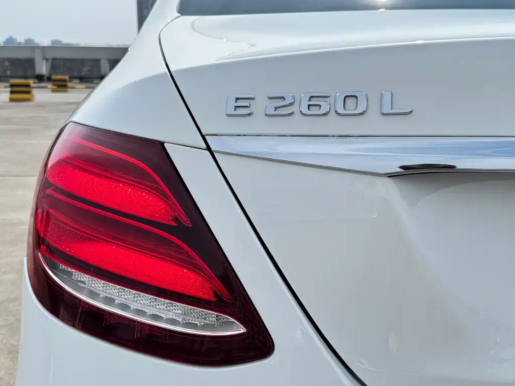 Mercedes-Benz E-Class — фото 19