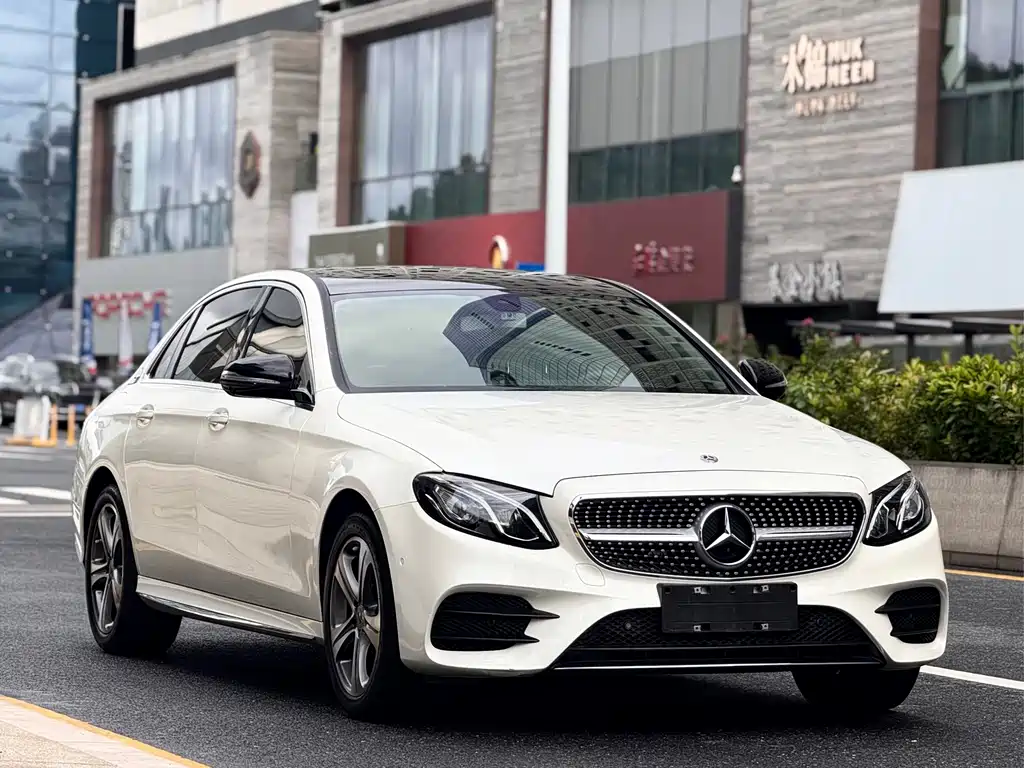 Mercedes-Benz E-Class — фото 3