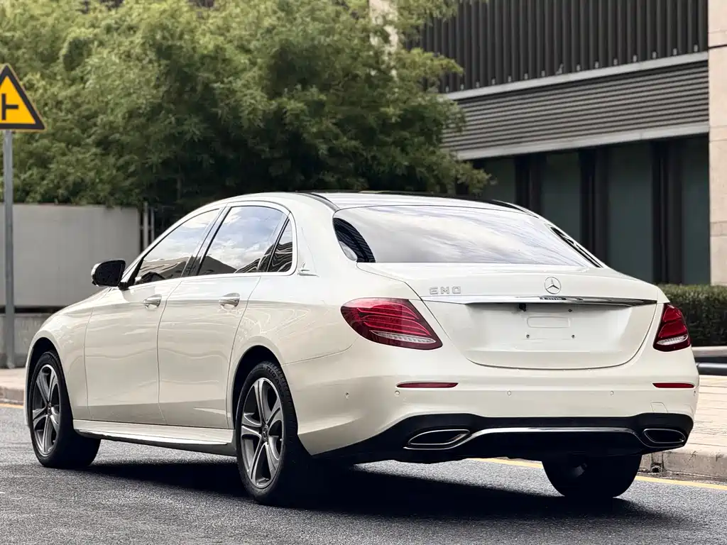 Mercedes-Benz E-Class — фото 5