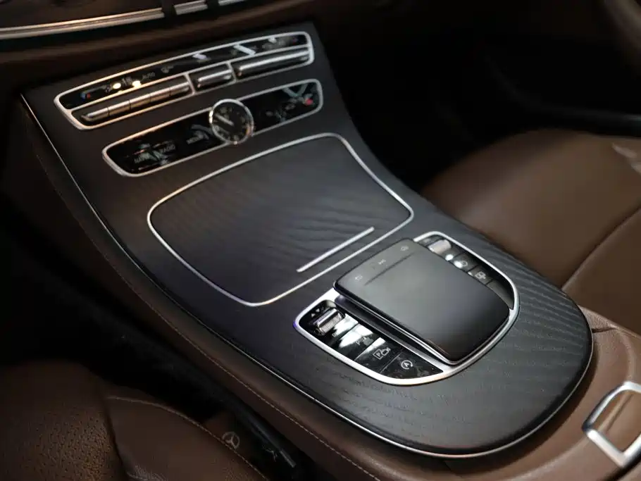 Mercedes-Benz E-Class — фото 13