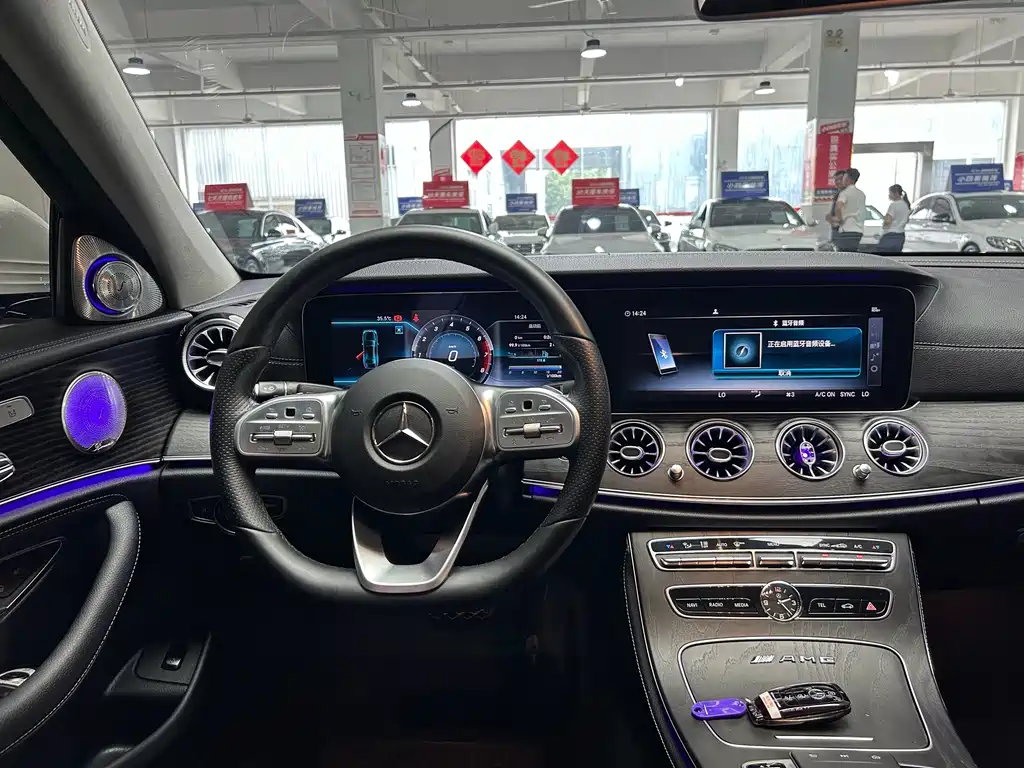 Mercedes-Benz E-Class — фото 10