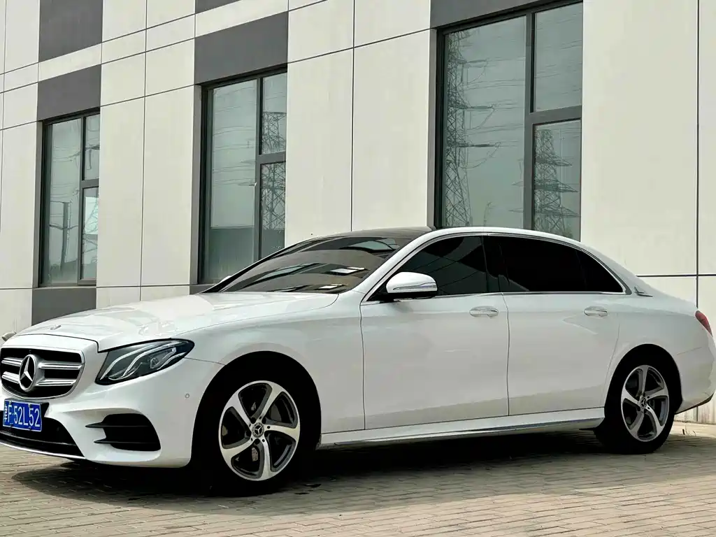Mercedes-Benz E-Class — фото 2