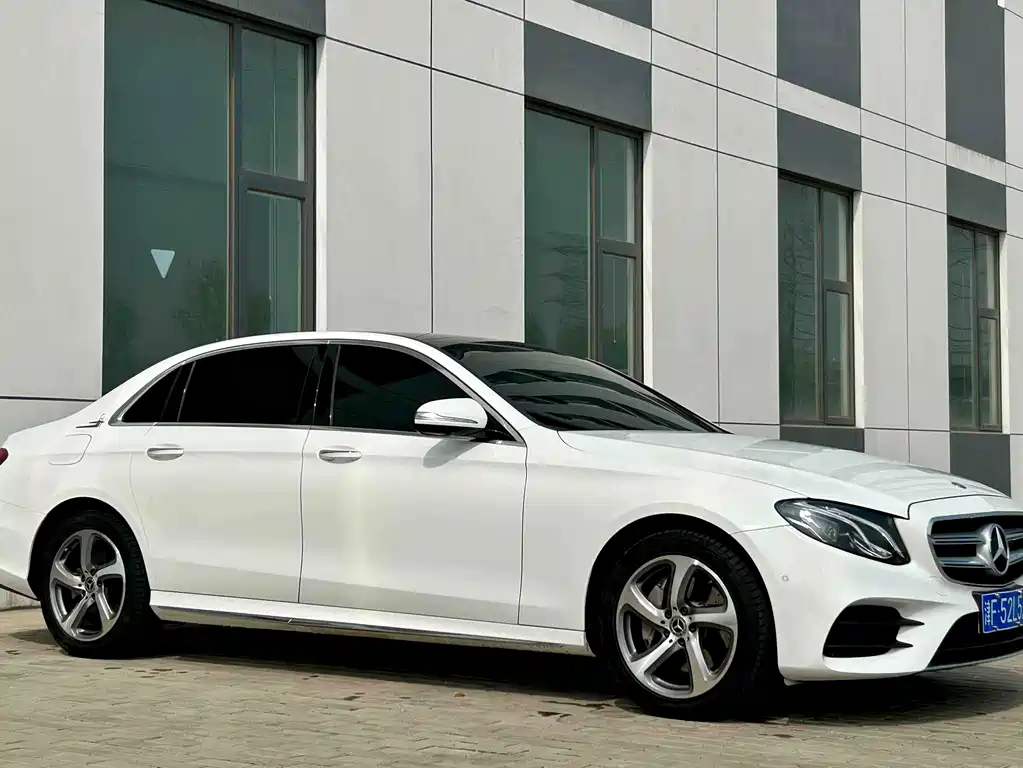 Mercedes-Benz E-Class — фото 3