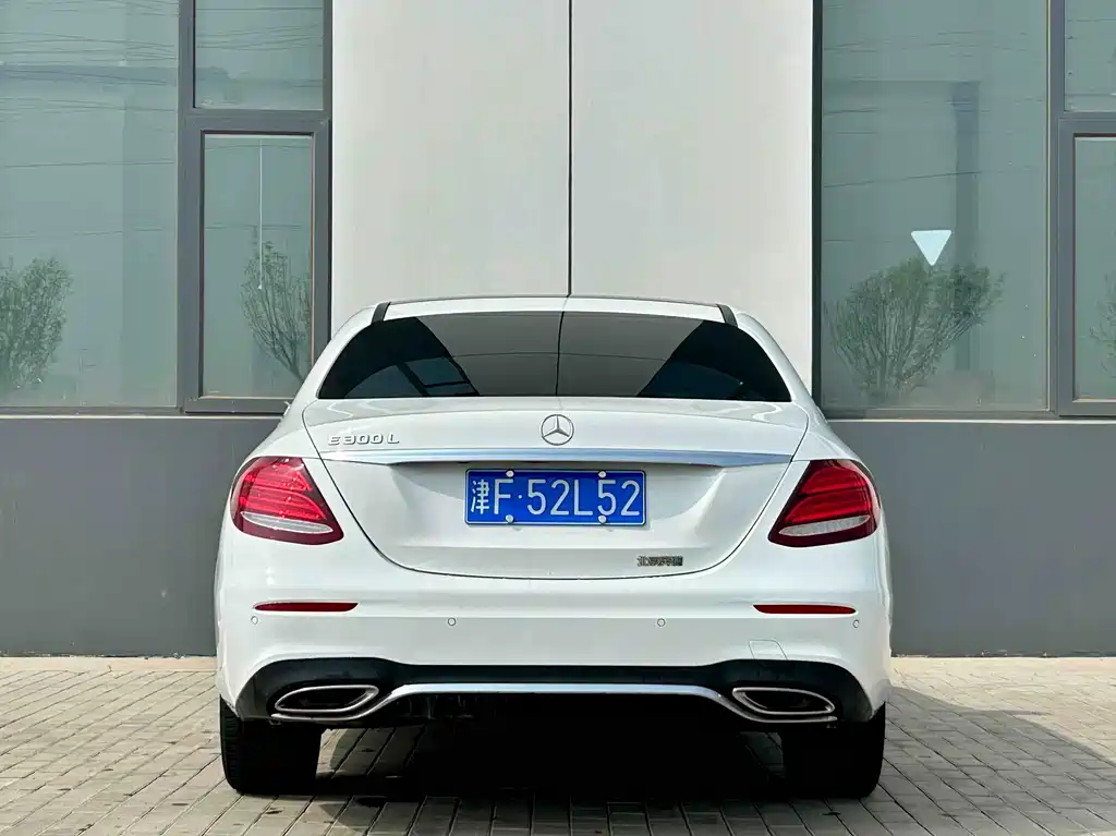 Mercedes-Benz E-Class — фото 7