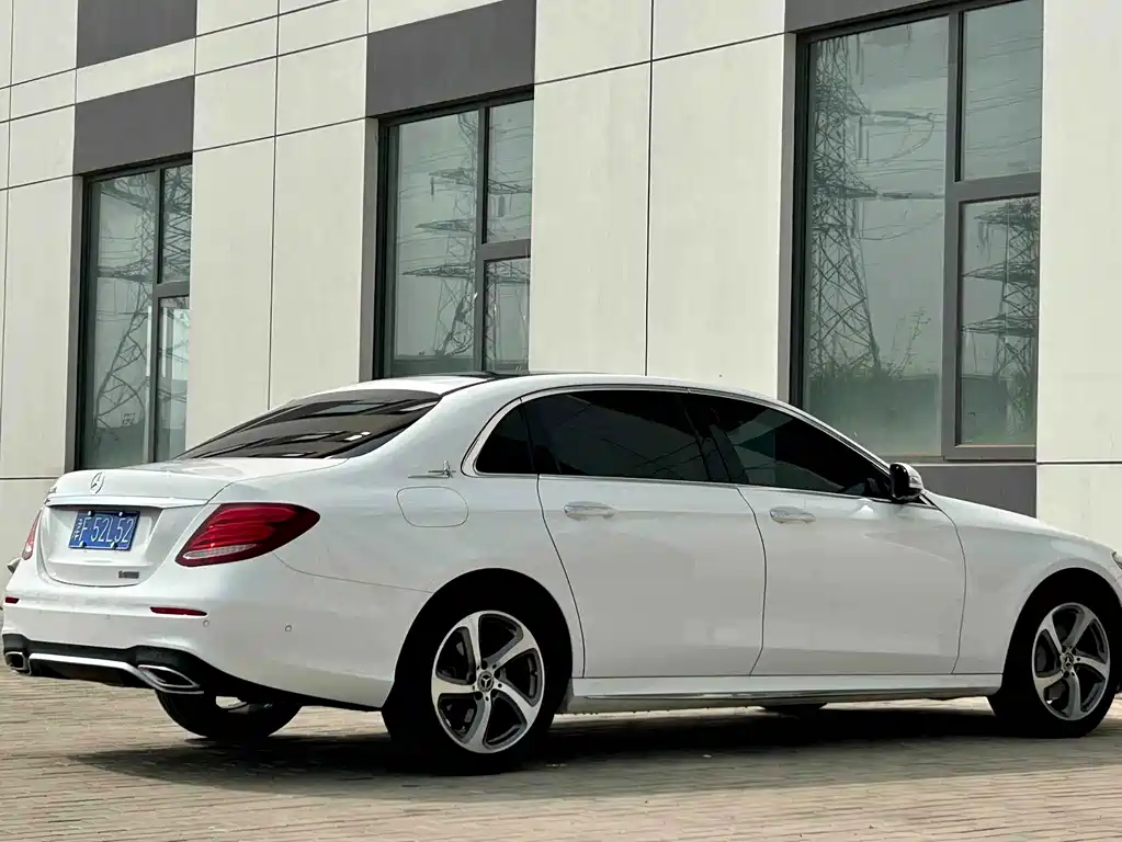 Mercedes-Benz E-Class — фото 8