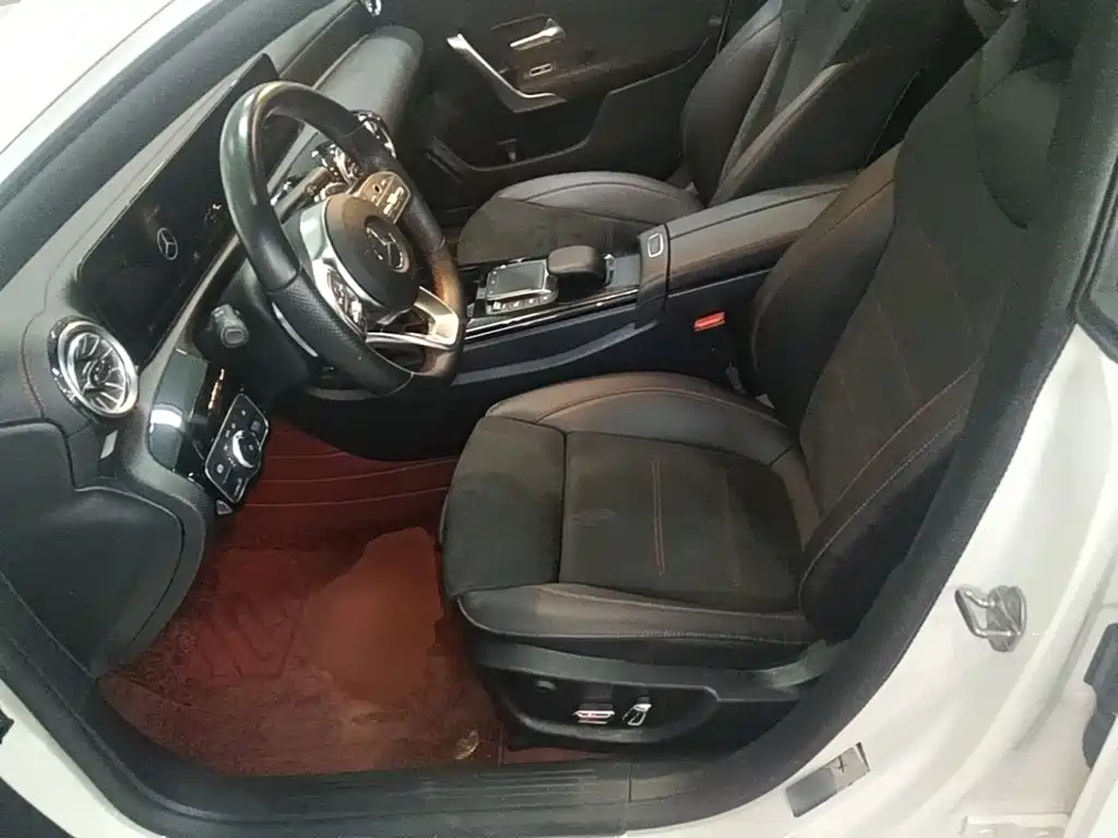 Mercedes-Benz CLA (Import) — фото 15
