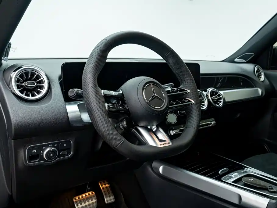Mercedes-Benz GLB AMG — фото 23