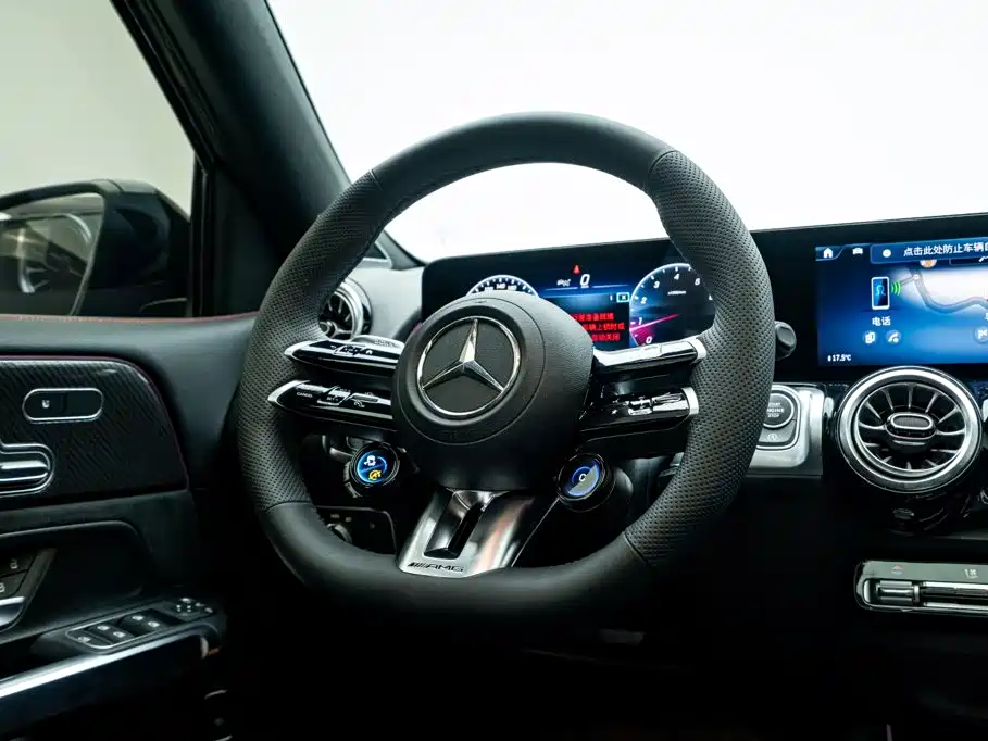 Mercedes-Benz GLB AMG — фото 10