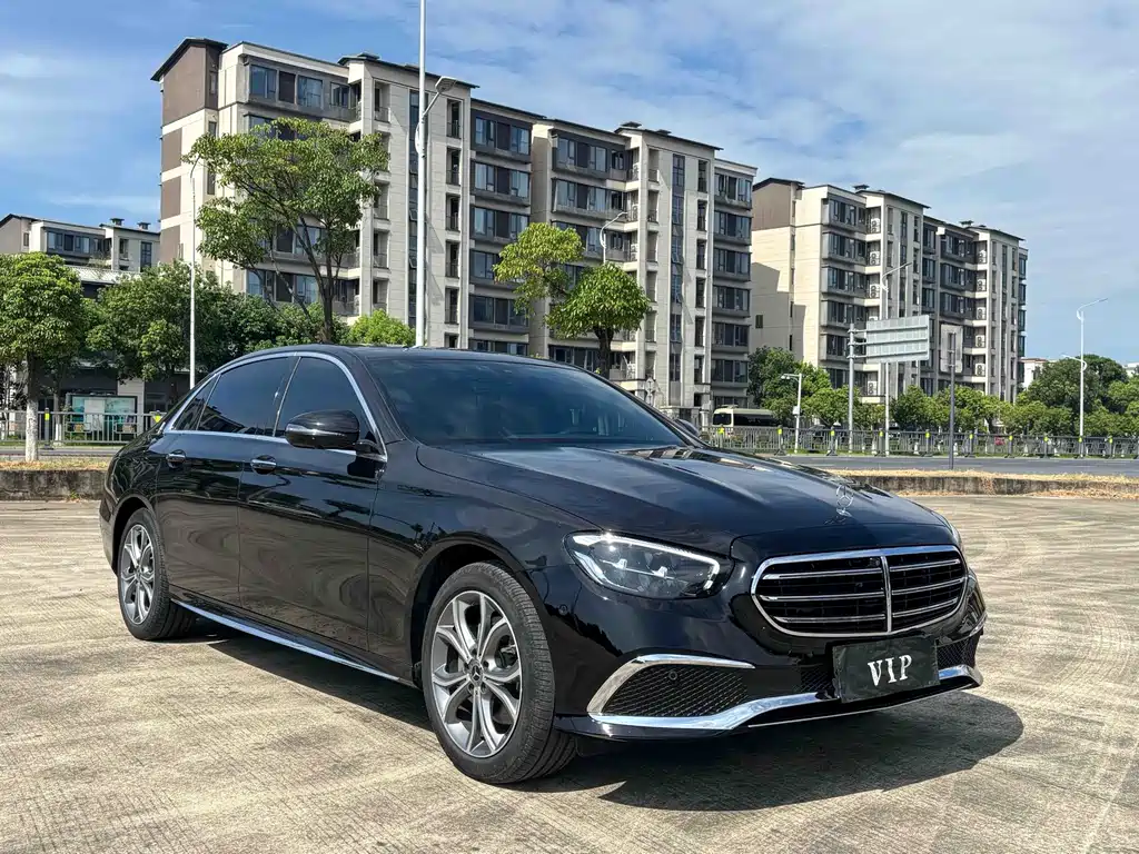 Mercedes-Benz E-Class — фото 3