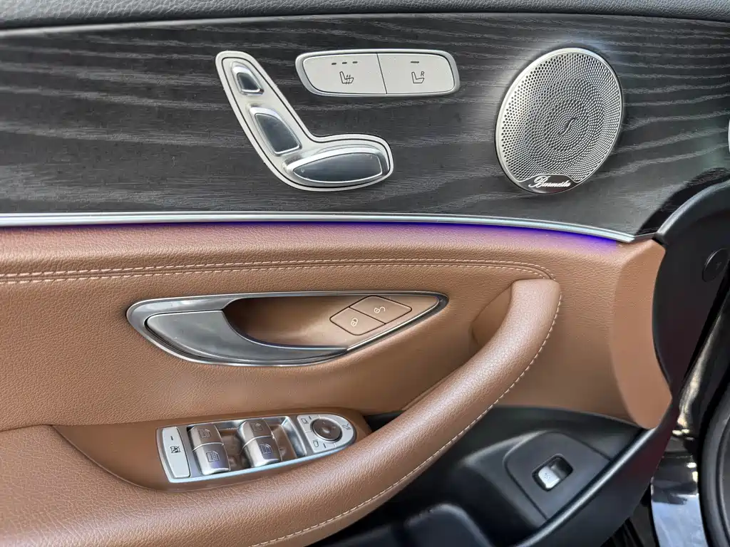 Mercedes-Benz E-Class — фото 14