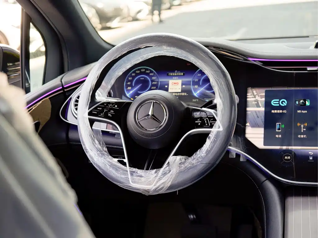 Mercedes-Benz EQS SUV — фото 15