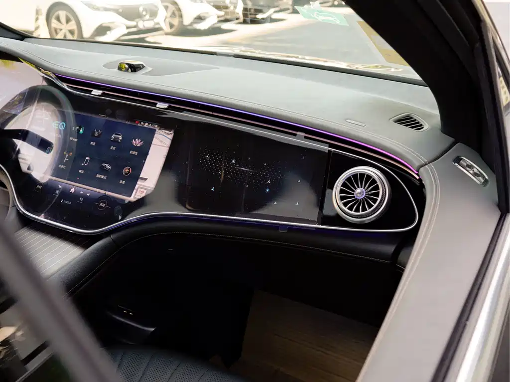 Mercedes-Benz EQS SUV — фото 16