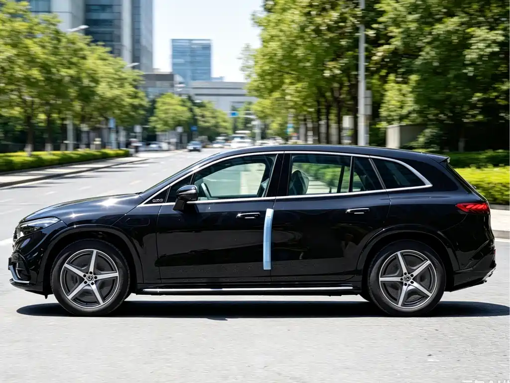 Mercedes-Benz EQS SUV — фото 3