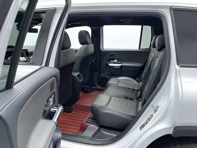 Mercedes-Benz GLB AMG — фото 13