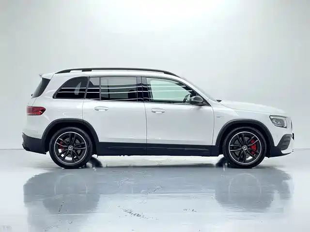 Mercedes-Benz GLB AMG — фото 9
