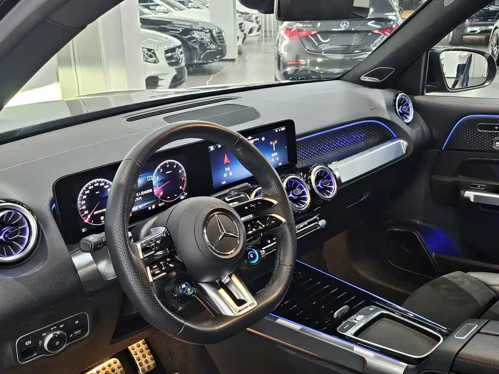 Mercedes-Benz GLB AMG — фото 6