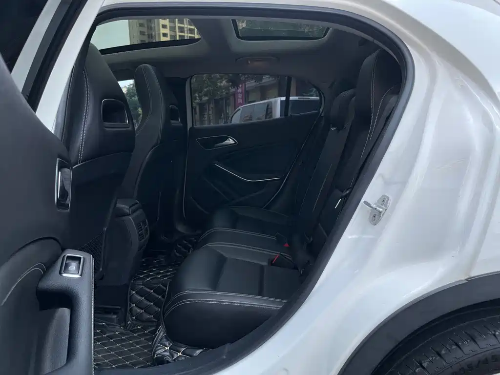 Mercedes-Benz GLA — фото 10