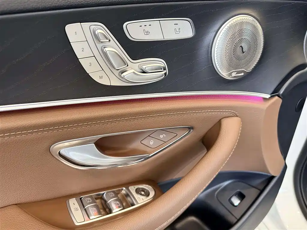 Mercedes-Benz E-Class — фото 17