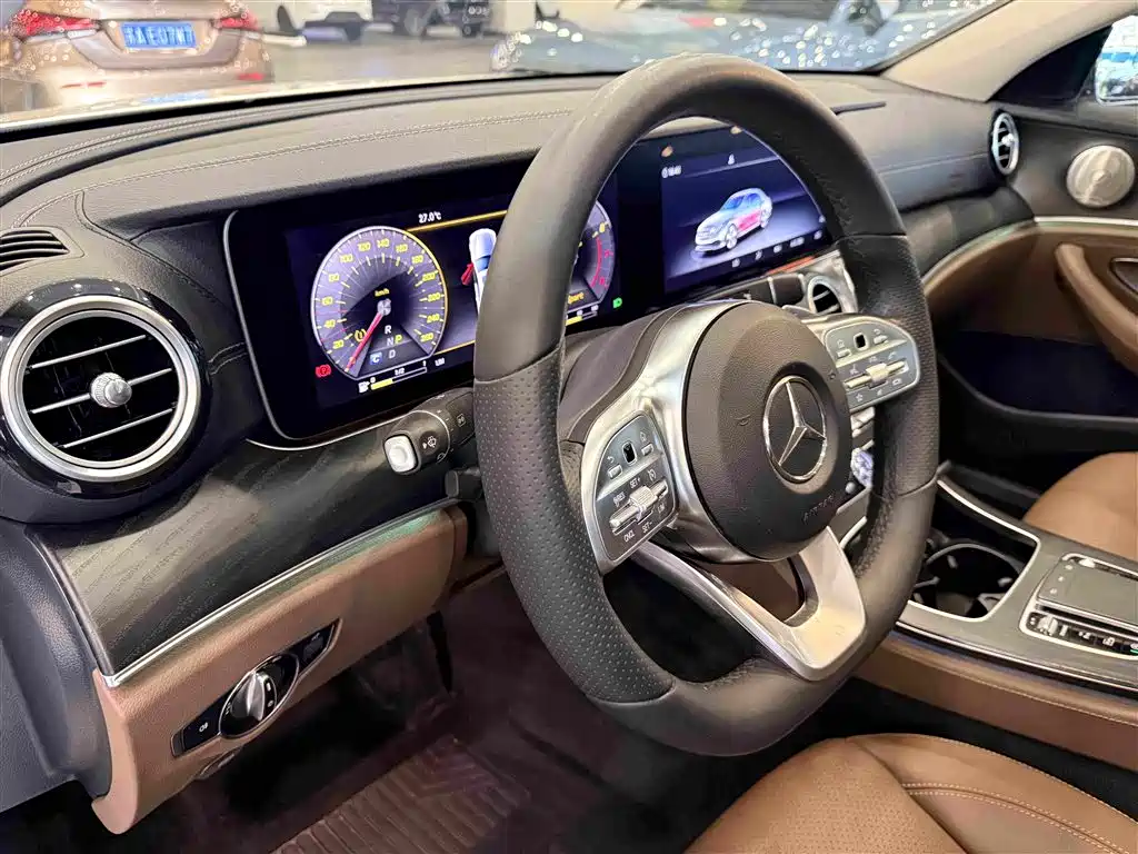 Mercedes-Benz E-Class — фото 18