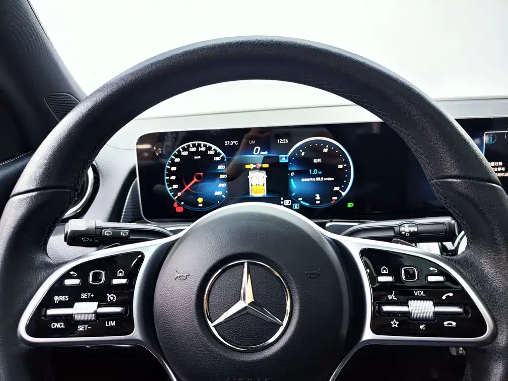 Mercedes-Benz GLB — фото 11