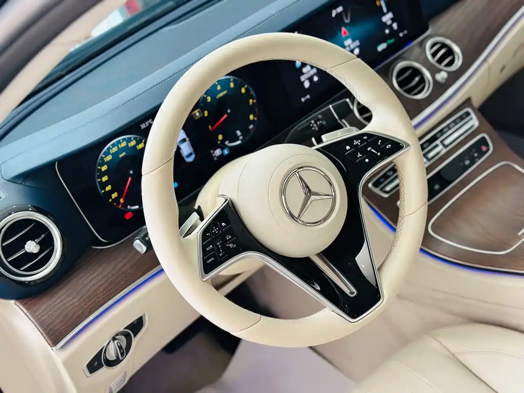 Mercedes-Benz E-Class — фото 15