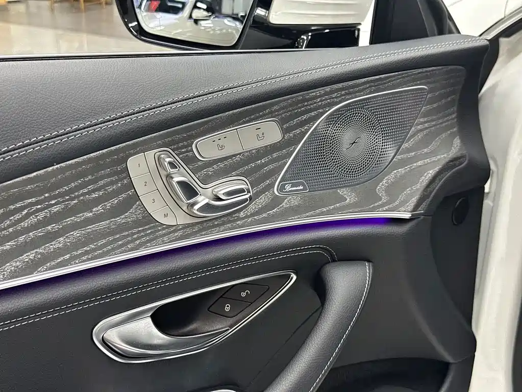 Mercedes-Benz CLS — фото 8