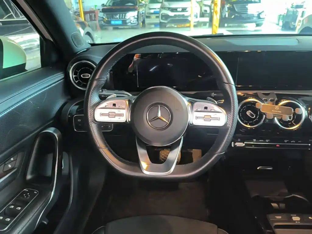 Mercedes-Benz A-Class — фото 11