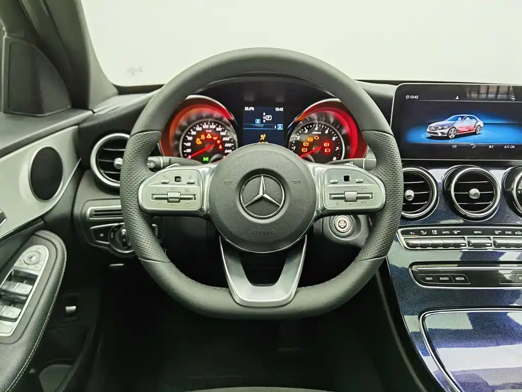 Mercedes-Benz C-Class — фото 11