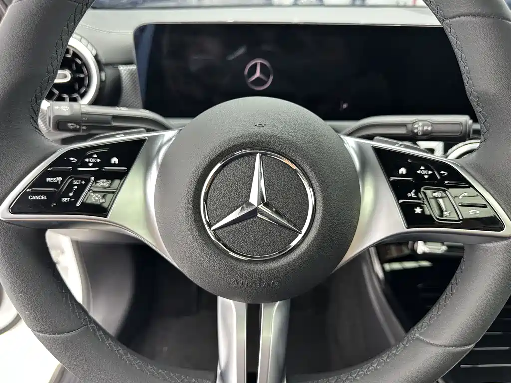 Mercedes-Benz A-Class — фото 14