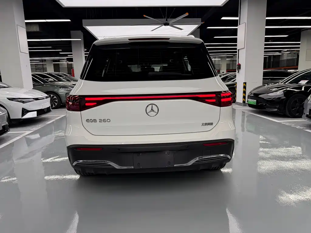 Mercedes-Benz EQB — фото 14
