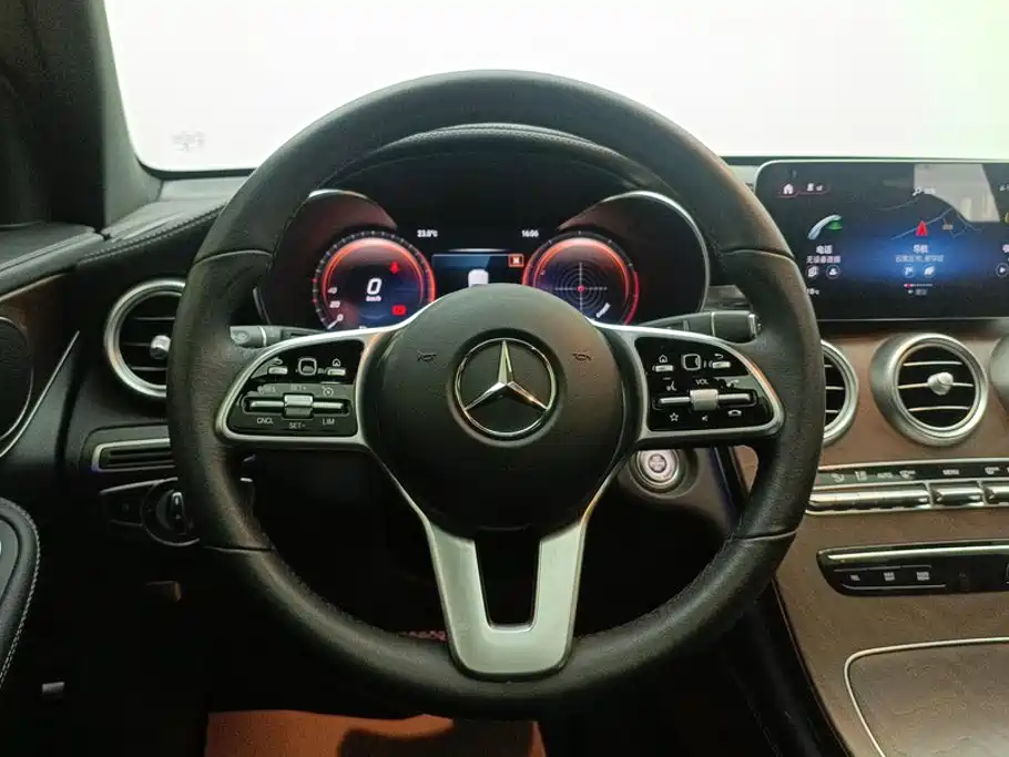 Mercedes-Benz GLC — фото 15