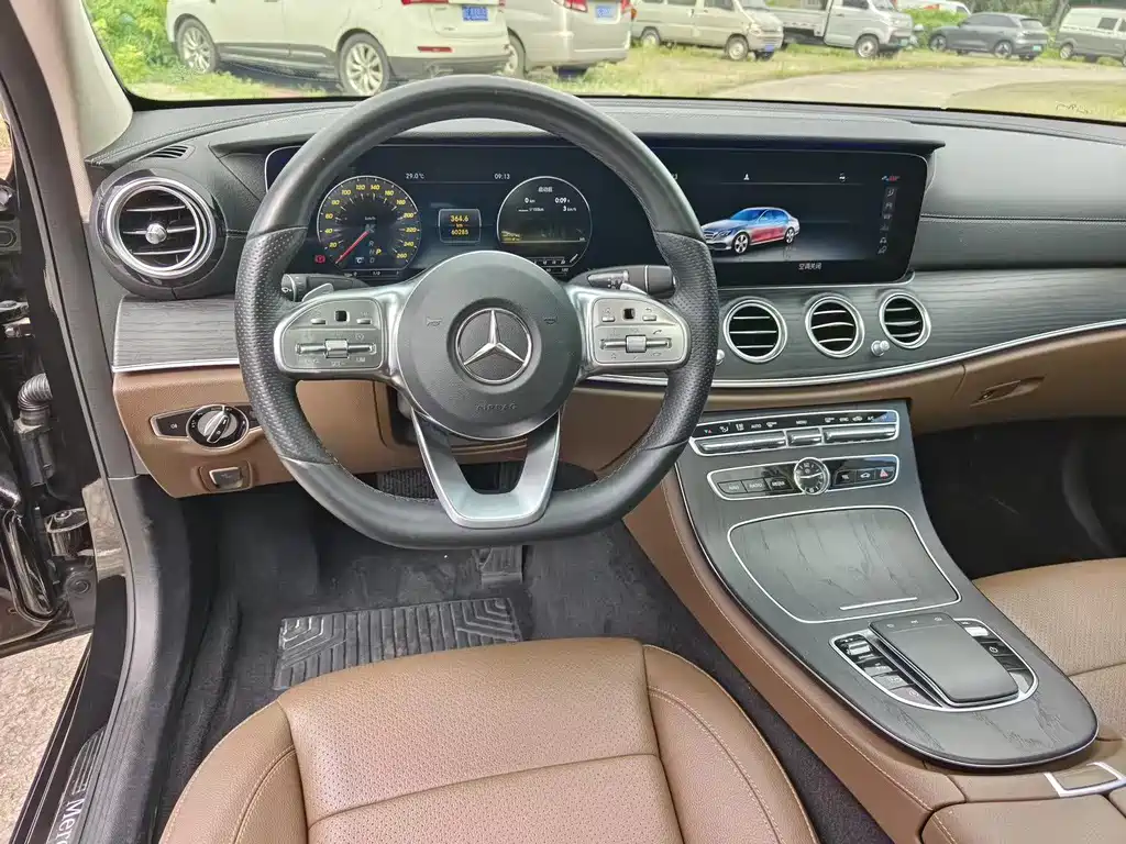 Mercedes-Benz E-Class — фото 18