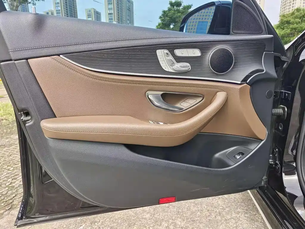 Mercedes-Benz E-Class — фото 9