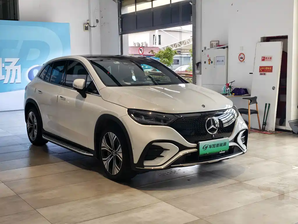 Mercedes-Benz EQE SUV — фото 3