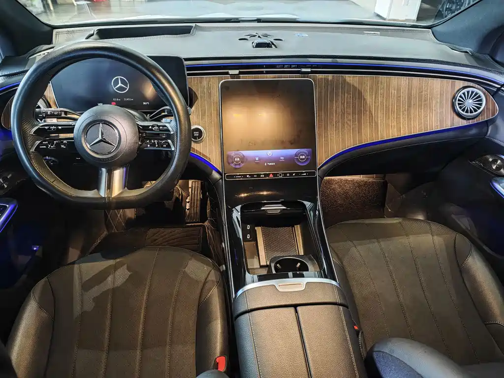 Mercedes-Benz EQE SUV — фото 4