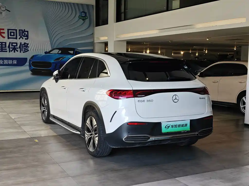 Mercedes-Benz EQE SUV — фото 9