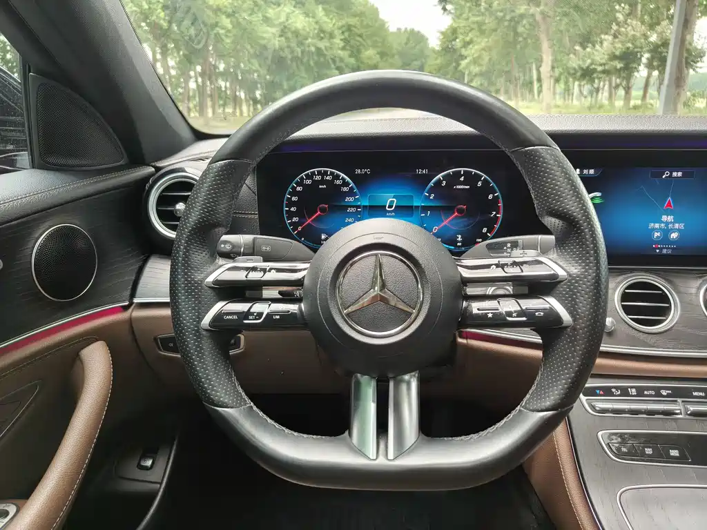 Mercedes-Benz E-Class — фото 14
