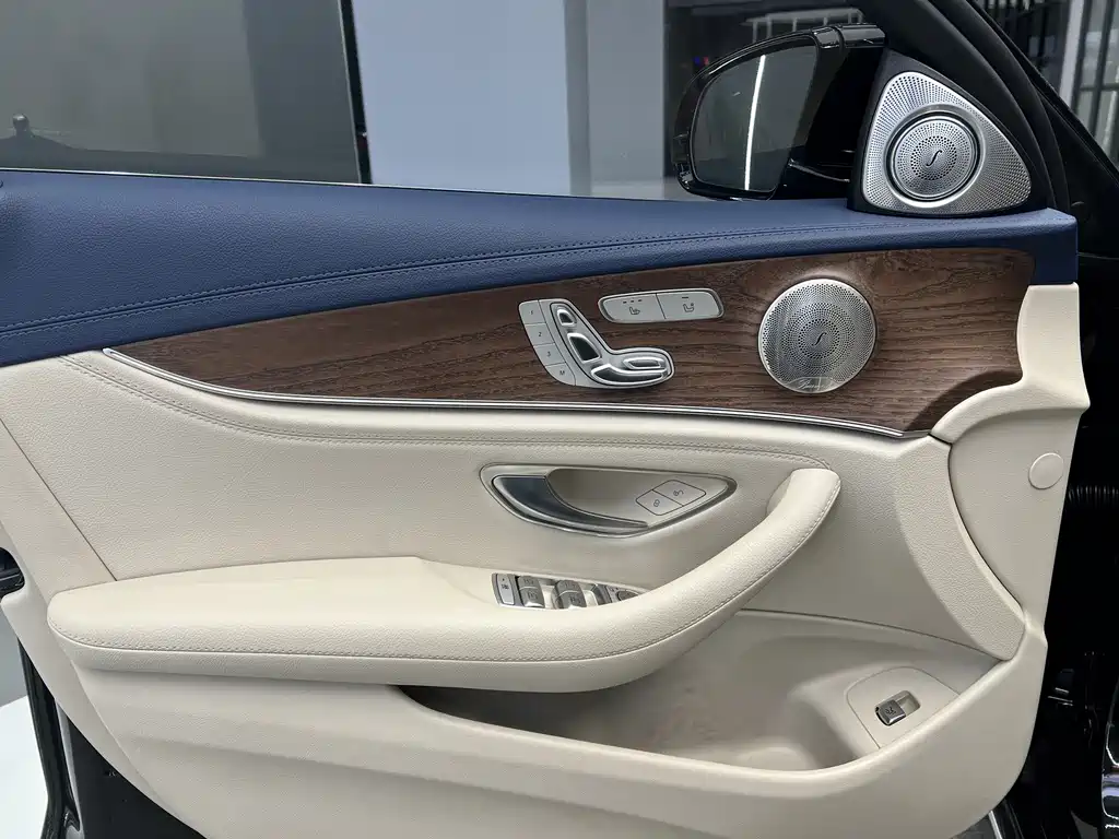 Mercedes-Benz E-Class — фото 11