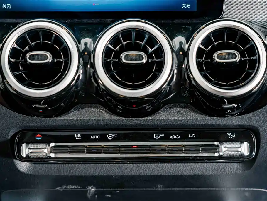 Mercedes-Benz GLB — фото 11