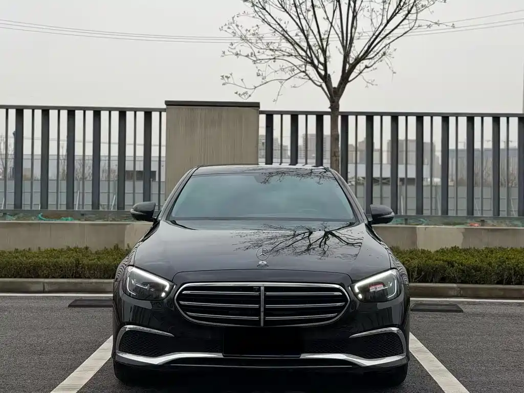 Mercedes-Benz E-Class — фото 2