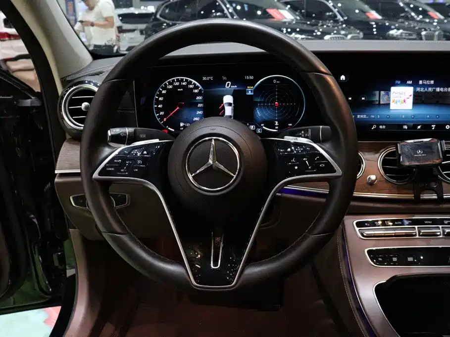 Mercedes-Benz E-Class — фото 13
