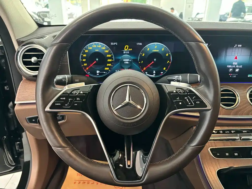 Mercedes-Benz E-Class — фото 13