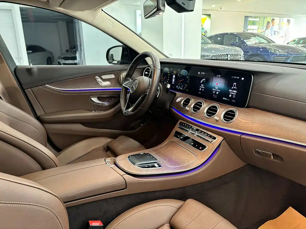 Mercedes-Benz E-Class — фото 17